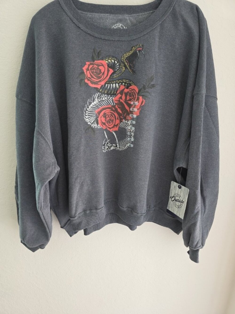 Live Unlimited Snake Rose Graphic Sweatshirt Womens XL Gray Crew Neck‎